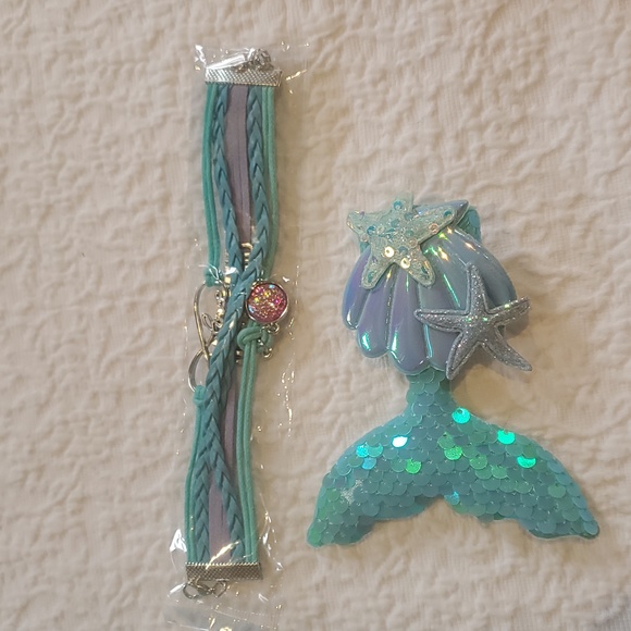 New Mermaid Tail Blanket, hair clip, bracelet - Picture 7 of 7